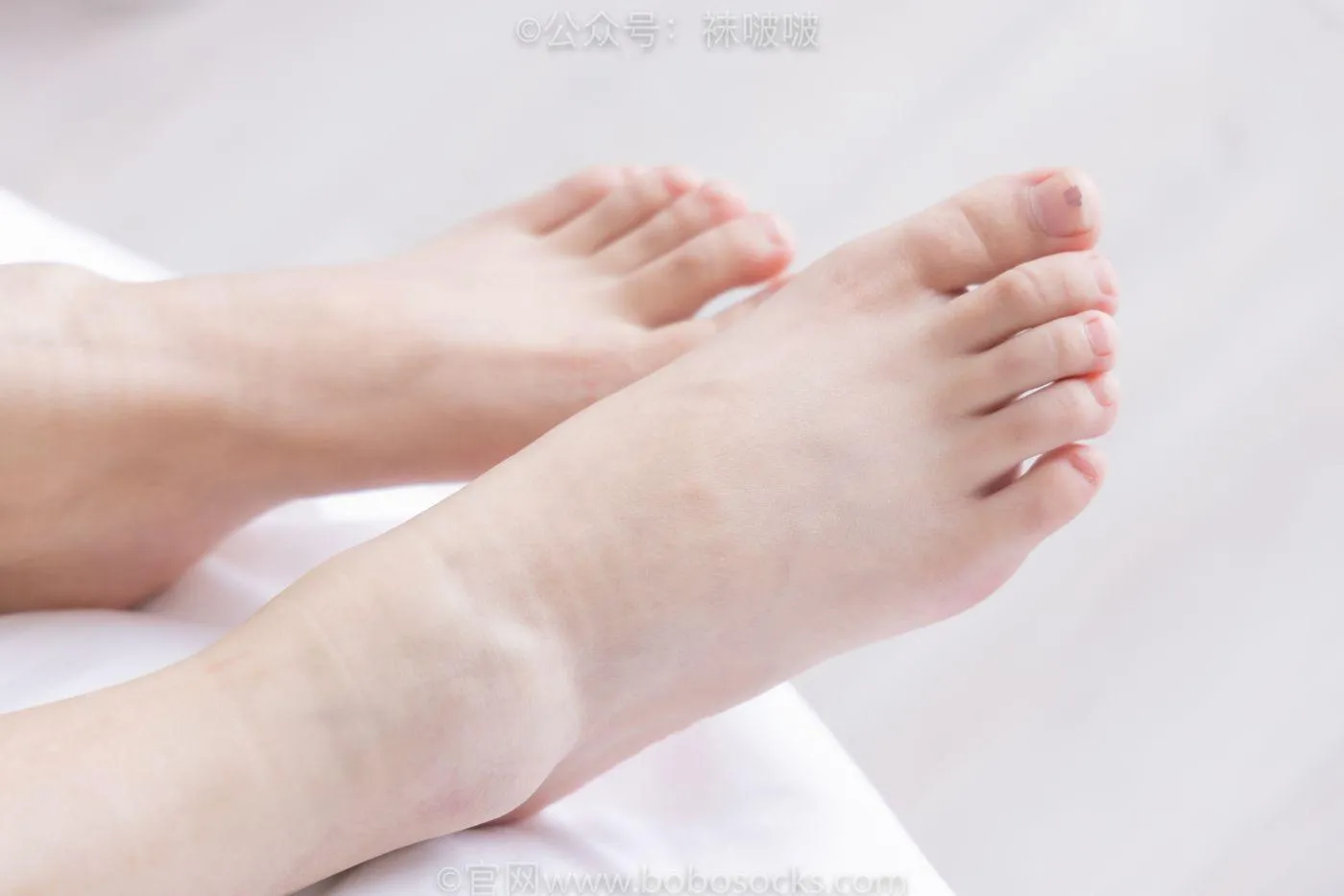 [BoBoSocks袜啵啵]NO.036 菠萝-帆布鞋、白棉袜、裸足 [138P]插图2